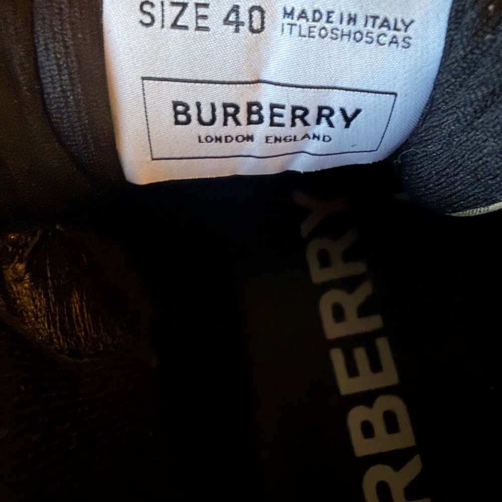 Burberry Arthur ‘Archive Beige Black’ Size 40EU/7MUS - Picture 6 of 10